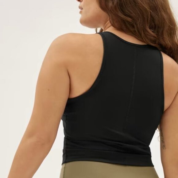 Everlane NWT The Perform Black Cropped Crew Neck Tank Top Built in Bra - Picture 3 of 4